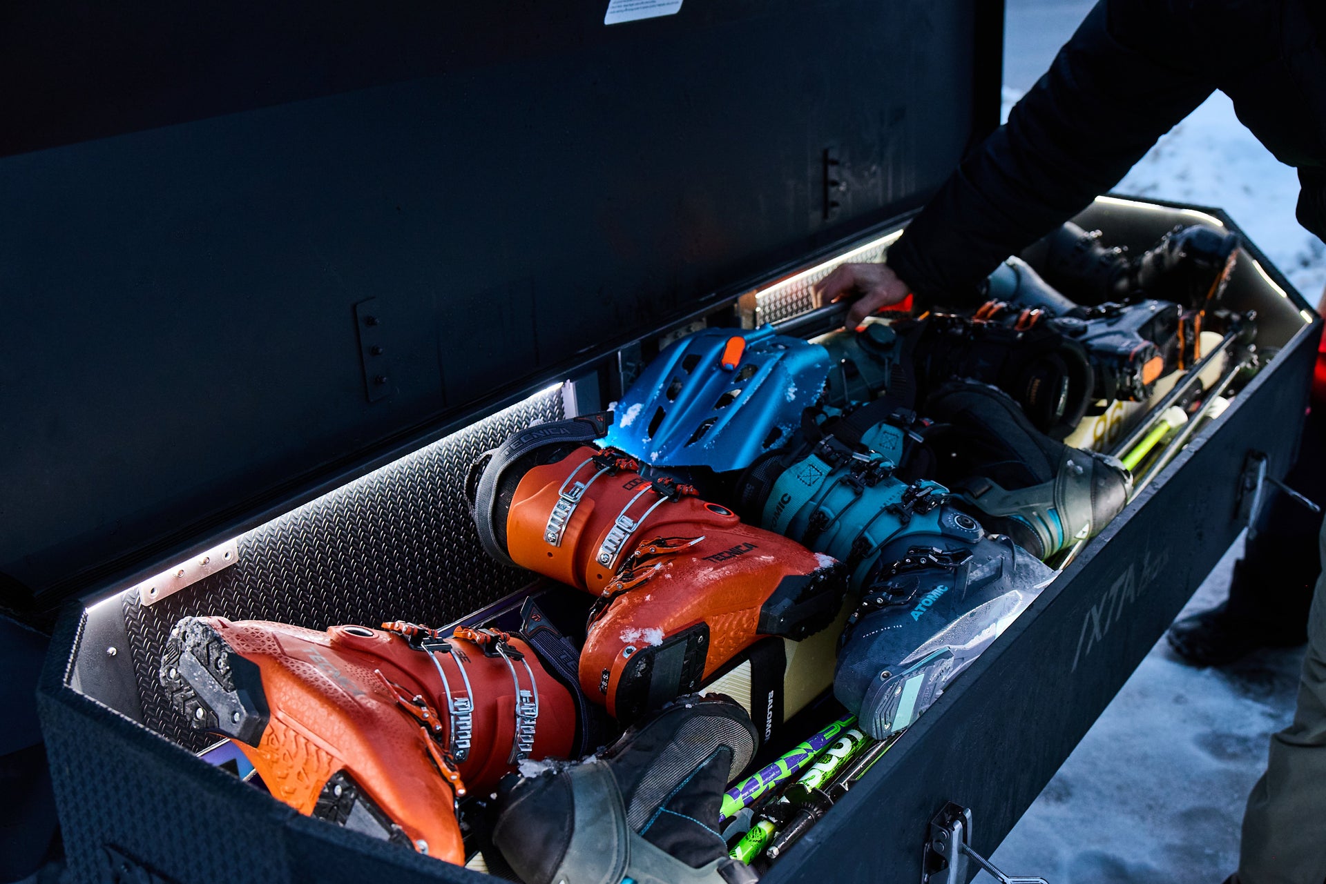 Packtipps für die Dachbox: Warum eine Heckbox mehr Platz bietet